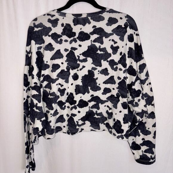 Altar'd State Black & White Cow Print Soft Cropped Oversized Long Sleeve Top XS - Picture 3 of 8